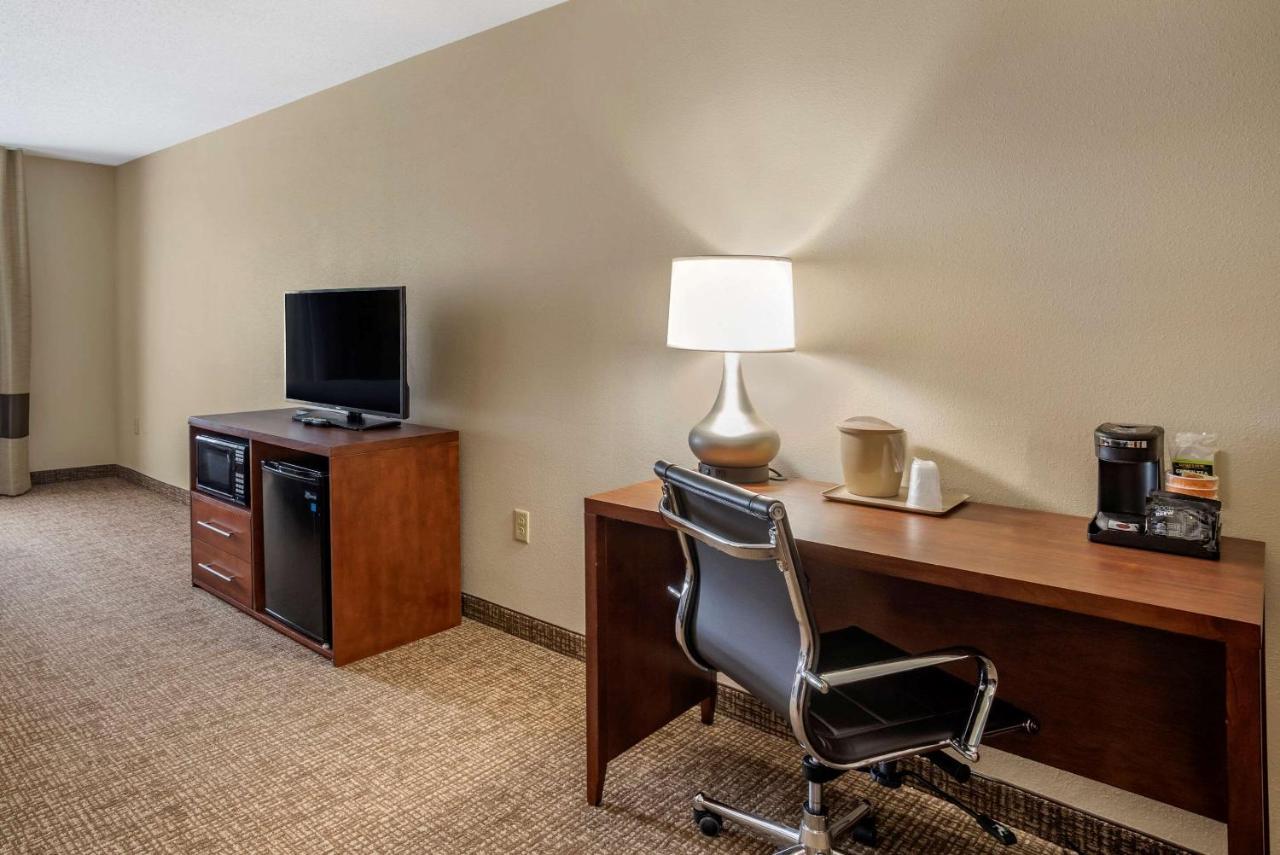 Comfort Inn & Suites Кембридж Экстерьер фото
