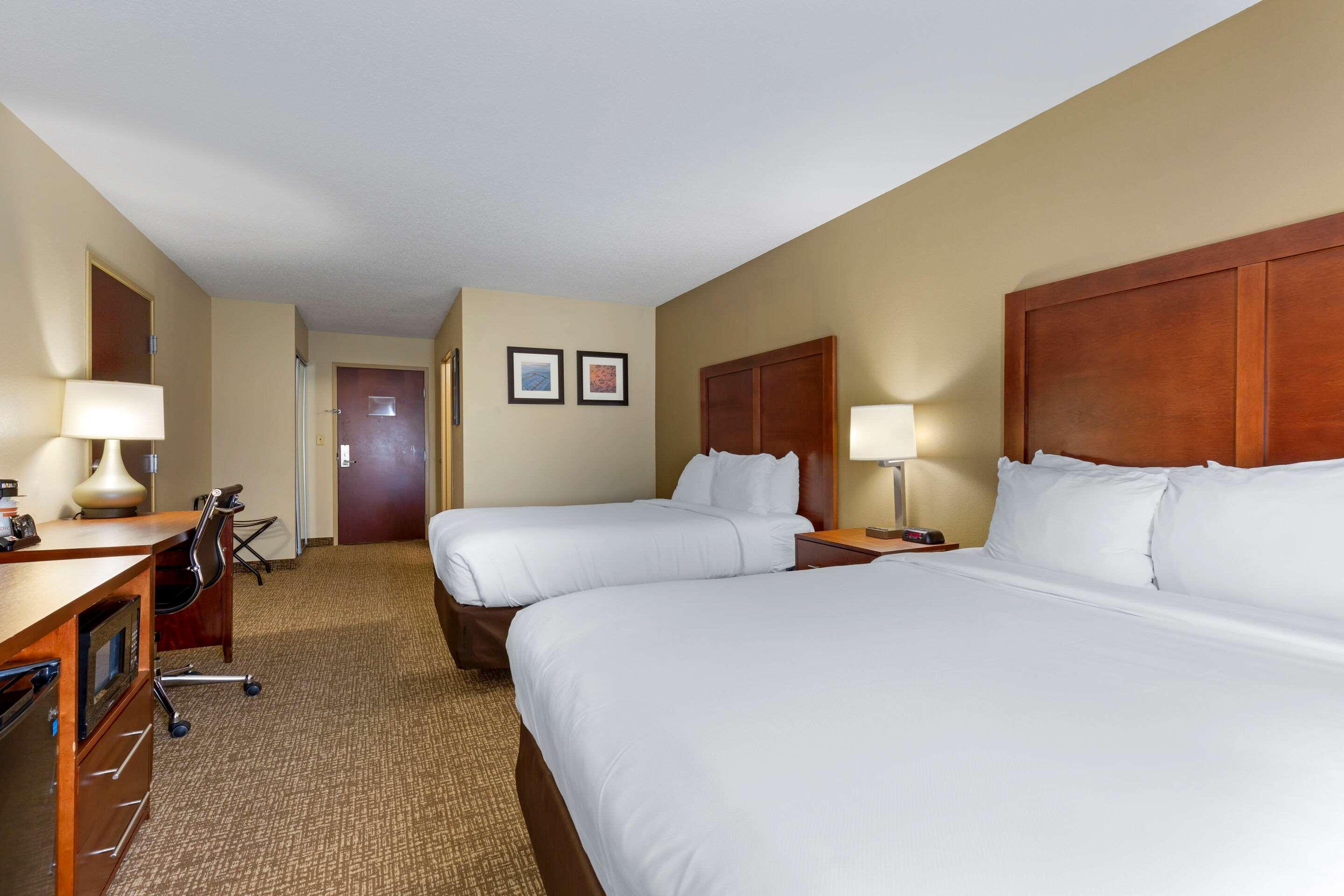 Comfort Inn & Suites Кембридж Экстерьер фото