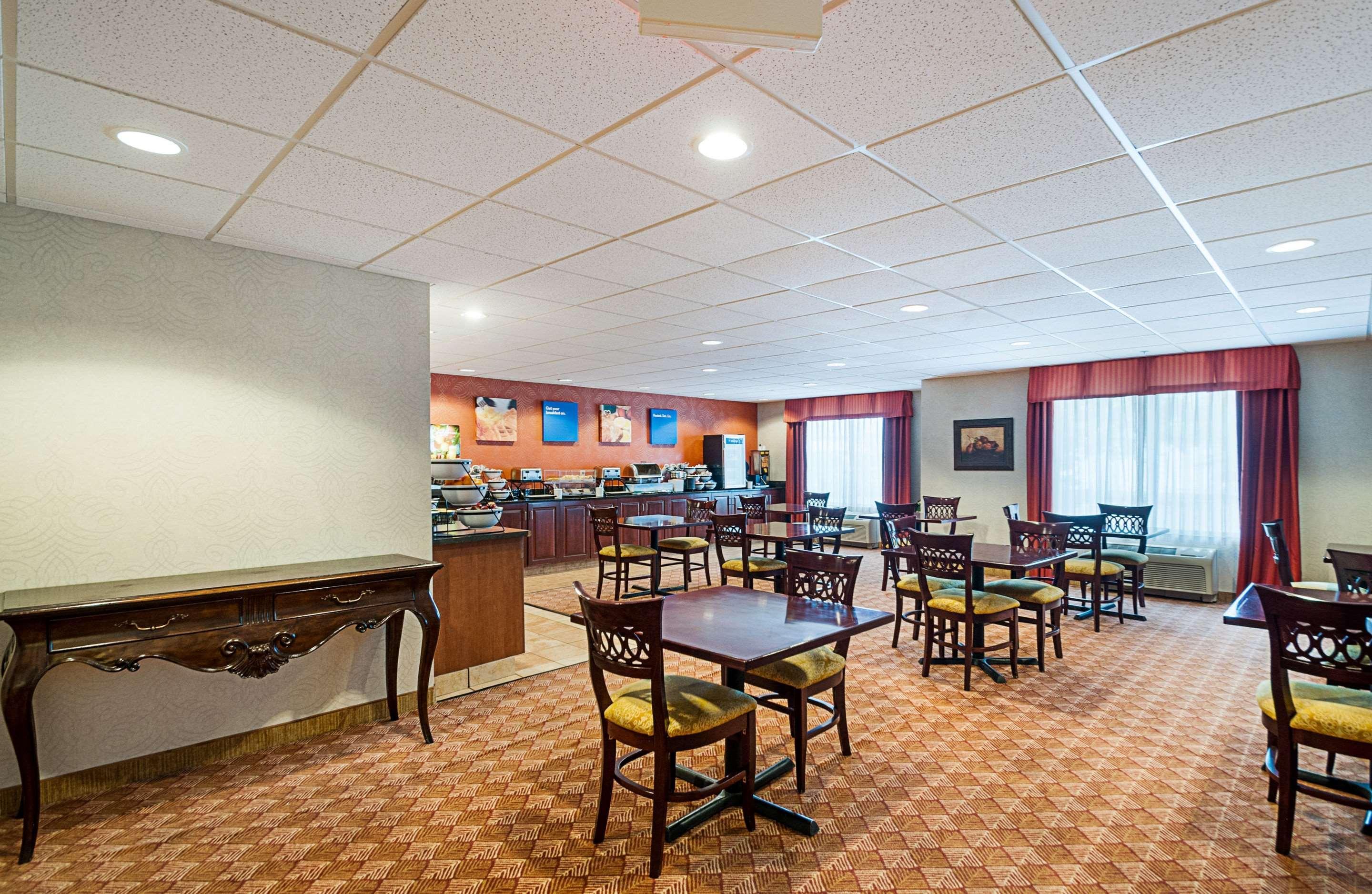 Comfort Inn & Suites Кембридж Экстерьер фото