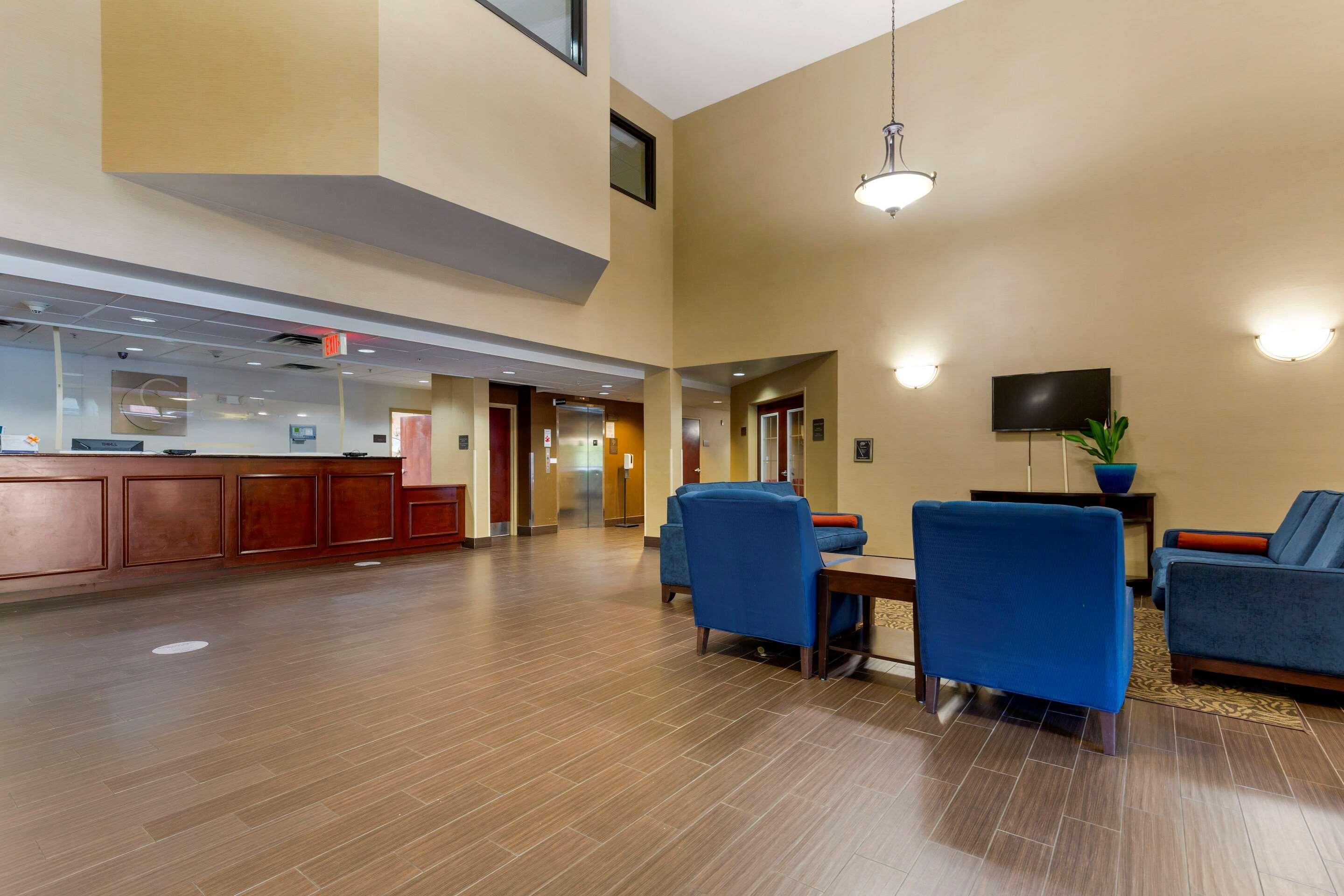 Comfort Inn & Suites Кембридж Экстерьер фото