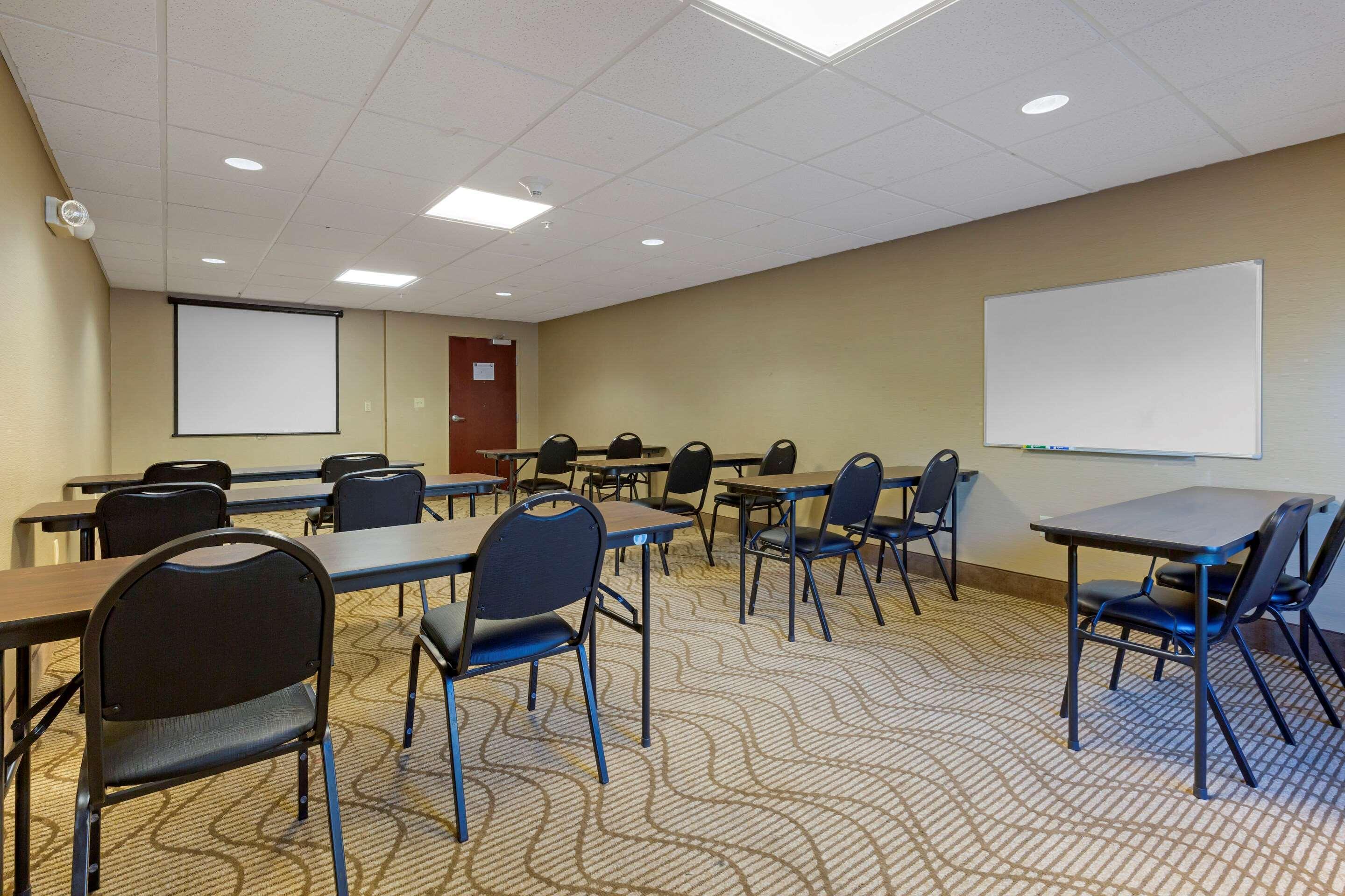Comfort Inn & Suites Кембридж Экстерьер фото
