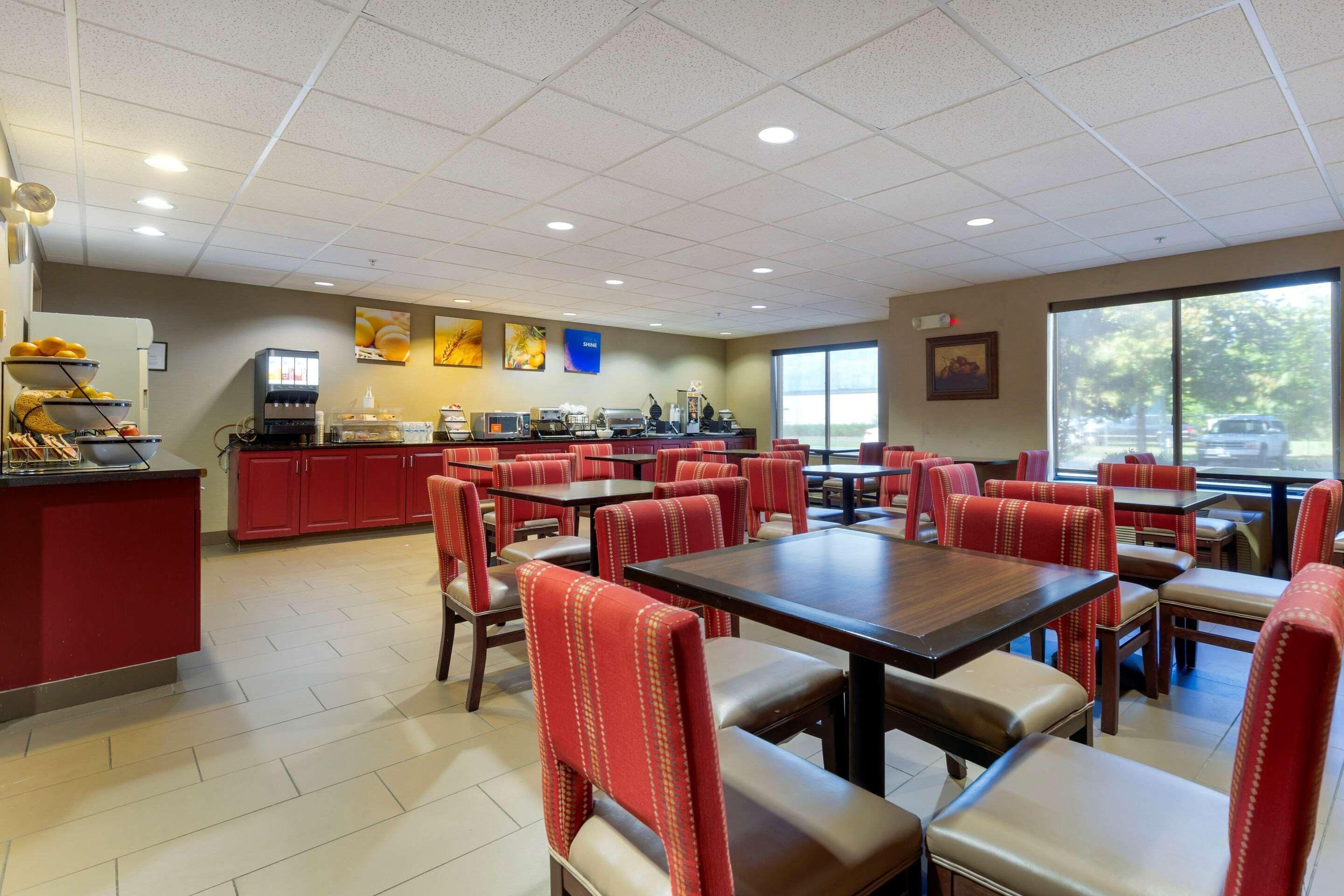 Comfort Inn & Suites Кембридж Экстерьер фото