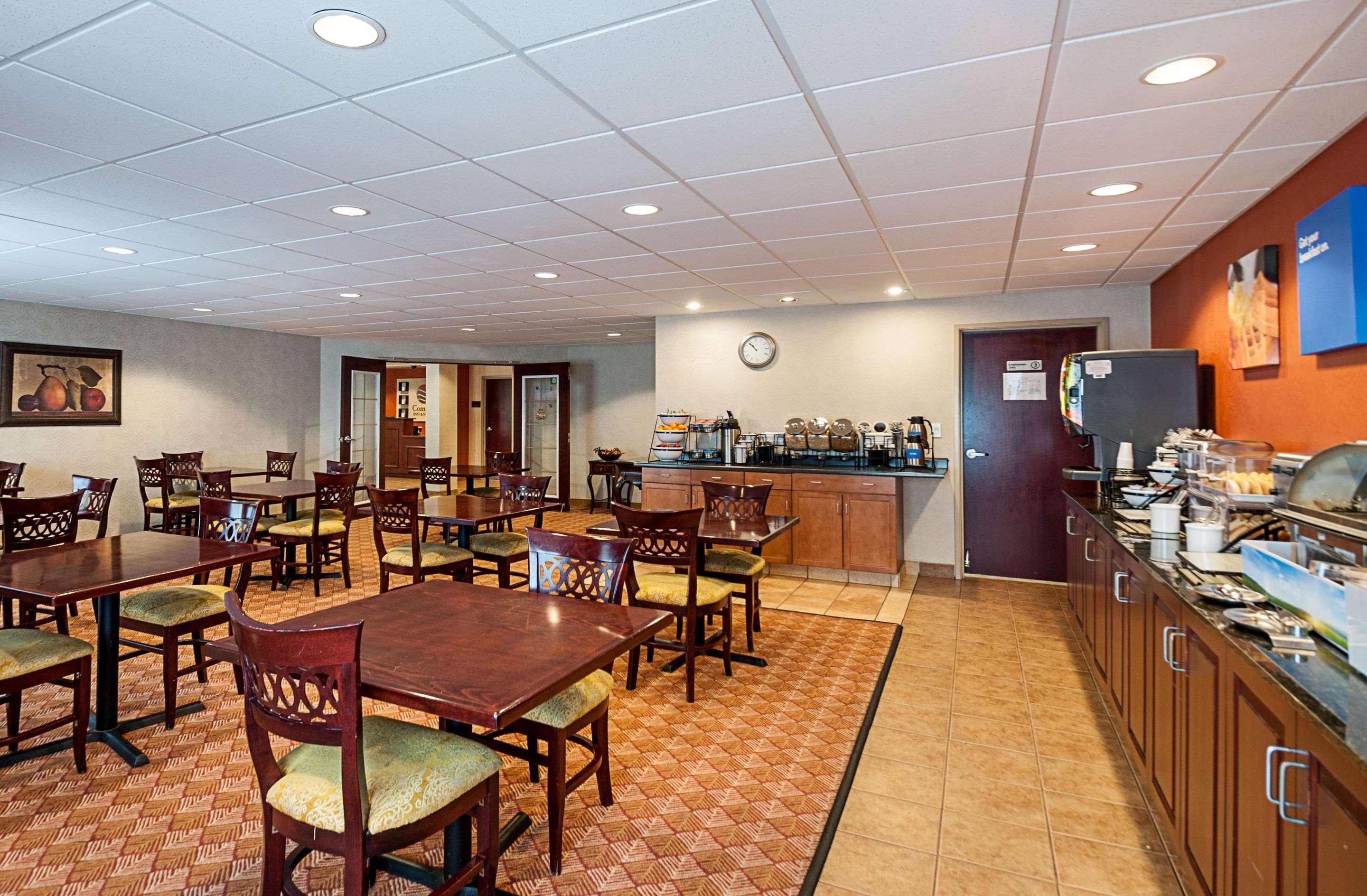Comfort Inn & Suites Кембридж Экстерьер фото
