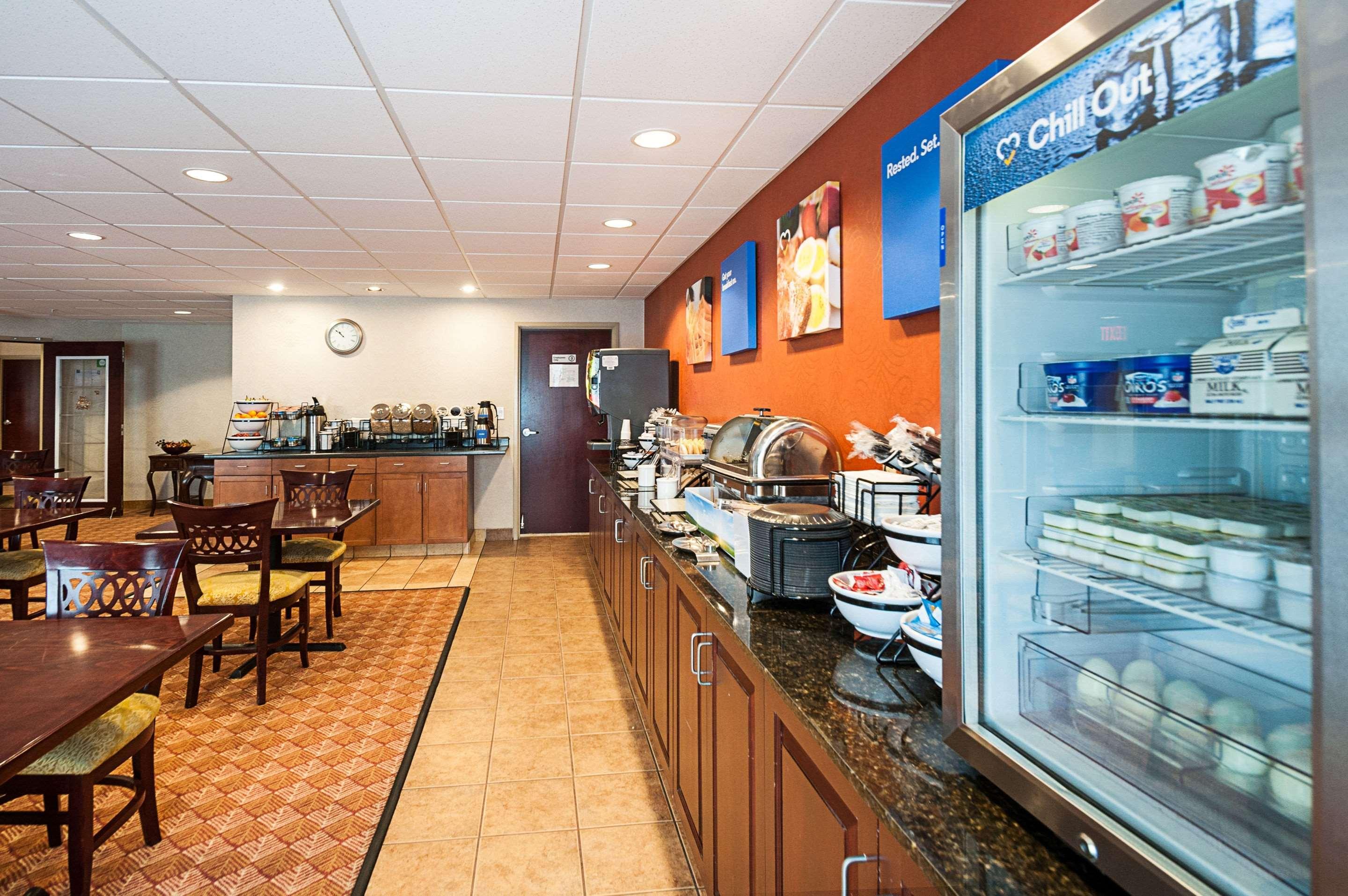 Comfort Inn & Suites Кембридж Экстерьер фото