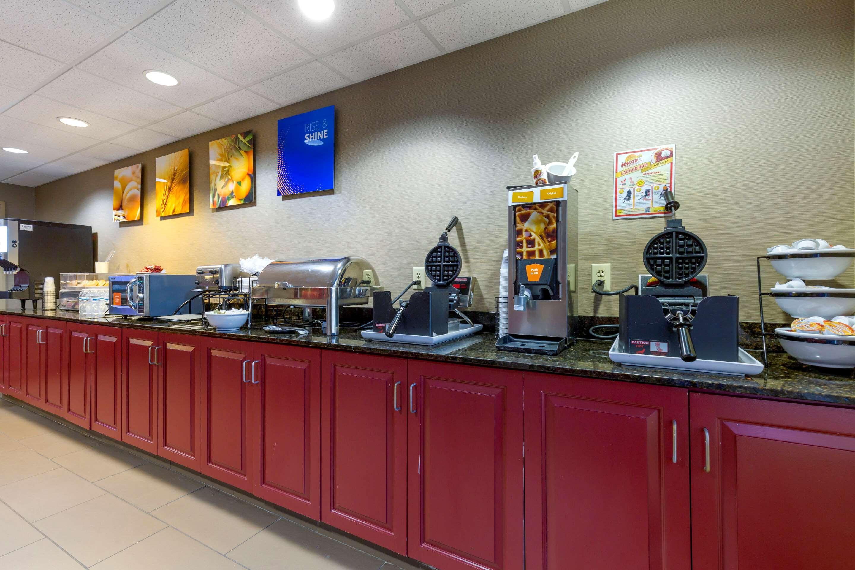 Comfort Inn & Suites Кембридж Экстерьер фото
